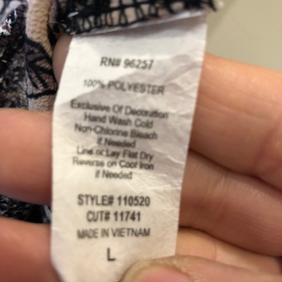 Large floral blouse top - Picture 3 of 5